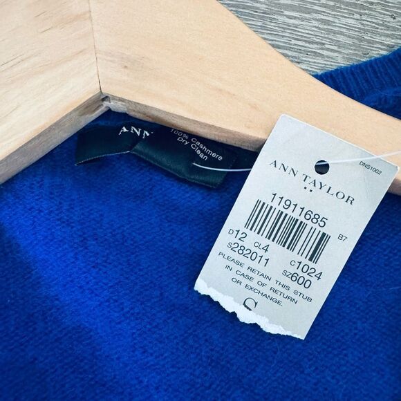 Ann Taylor Blue Cashmere V-Neck Sweater Top S - Picture 4 of 4